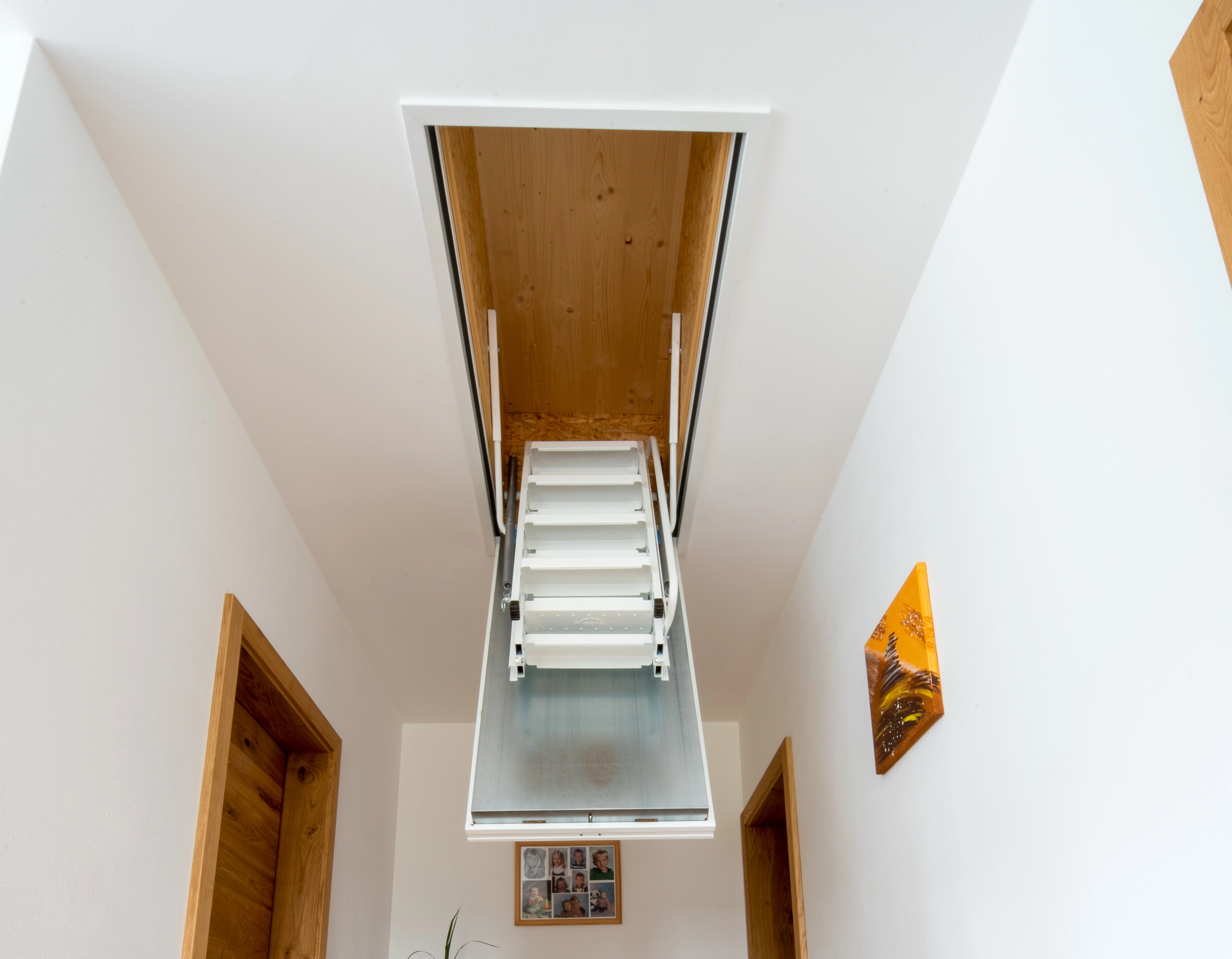 Treppe zum Dachboden auf Decke