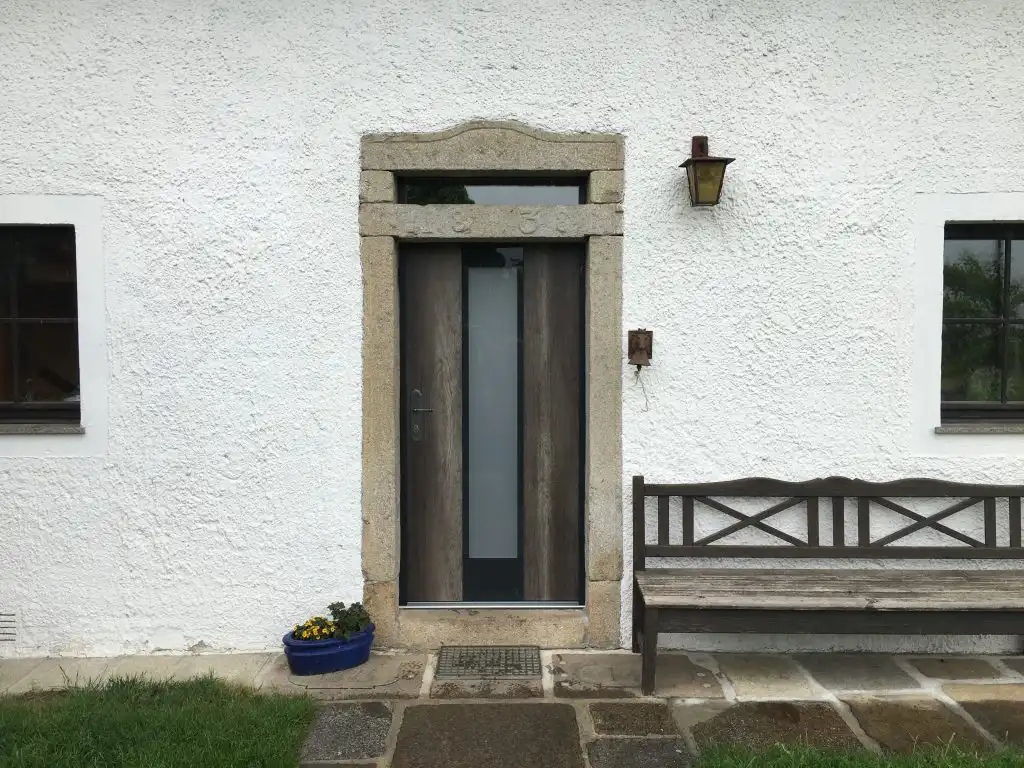 Haustüre aus Holz für alten Bauernhof